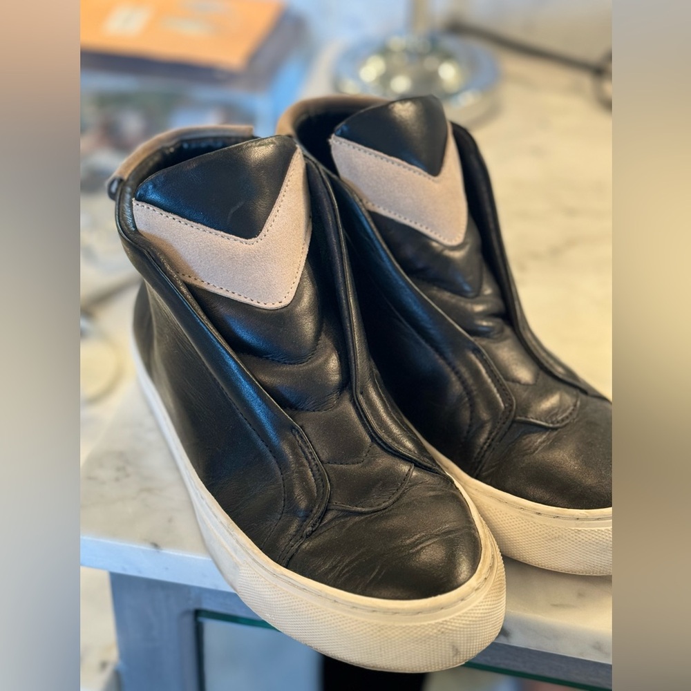 Matt Bernson Black 100% leather and suede high tops size 8 1/2